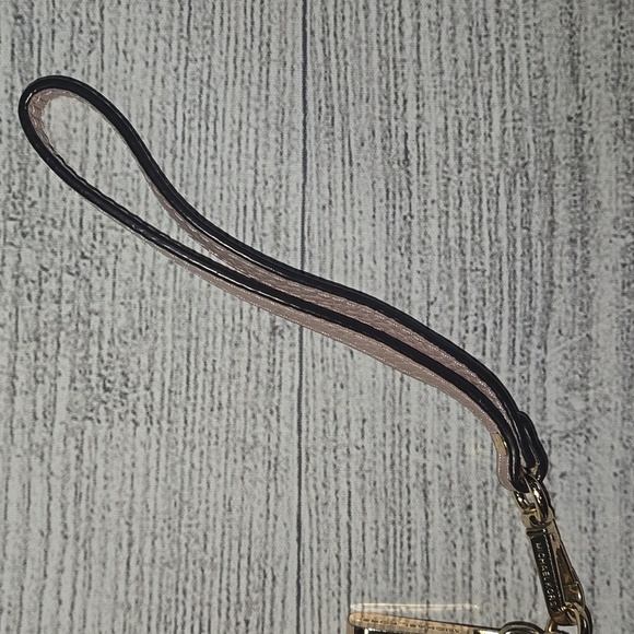 Michael Kors Pebbled Leather Smartphone Wristlet Light Pink/Gold - Picture 11 of 12